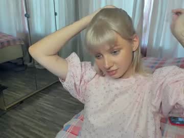 girl
        melissacarterr cam image #41134