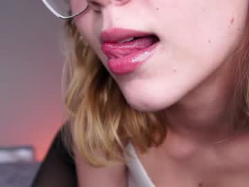 girl
        heavenly_d1amond cam image #59765