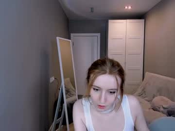 girl
        silver_gin cam image #162111