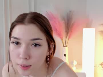 girl
        sasasnow cam image #183163