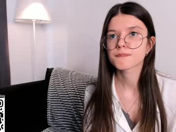 girl
        hellogentlemana cam image #149654