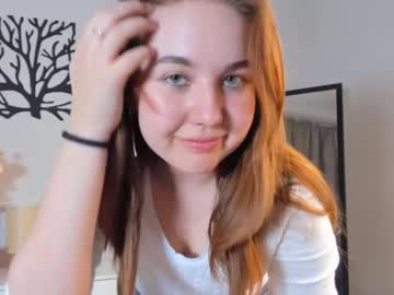 girl
        cwenehails cam image #164655