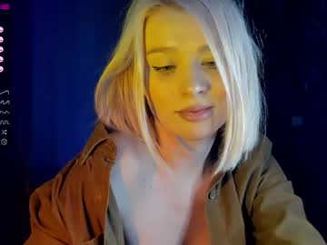 girl
        mila_clarke cam image #20402