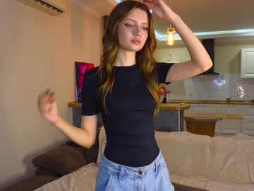 girl
        annisdwight cam image #208778