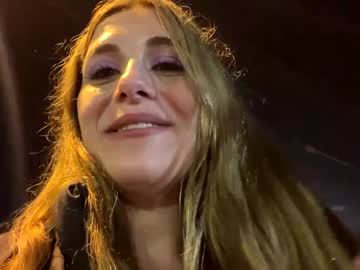 girl Latina Sex Cam with sexyluvagirl