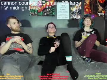 couple
        thecouchcast cam image #46281
