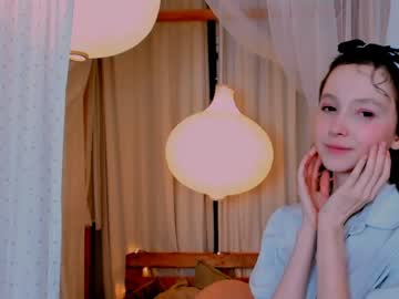 girl
        hailiemills cam image #19108