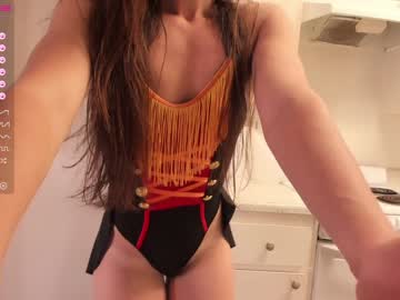 girl
        007movie cam image #10321