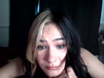 girl
        strmycowgrl cam image #59854