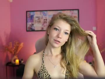 girl
        missicute18 cam image #255827