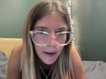 girl
        oliviahansleyy cam image #169160
