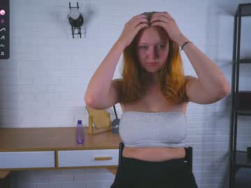 girl
        elwynacroyle cam image #205344