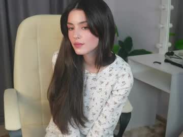 girl
        lucky_forme cam image #240796