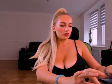 girl
        chillii_pepper cam image #70240
