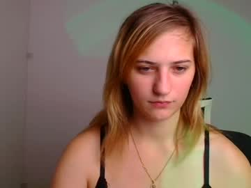 girl
        molly_lyyy cam image #208908