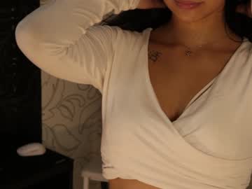 girl
        agatameow cam image #191974