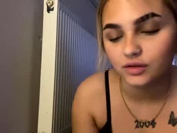 girl
        emwoods cam image #152892