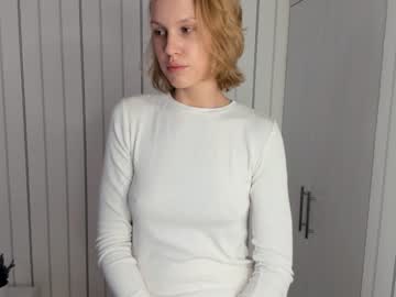 girl
        noreenelletson cam image #143253