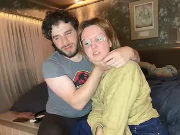 couple
        green_eyed_scientist cam image #111659