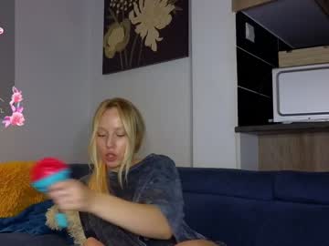 girl
        white_lime cam image #182588