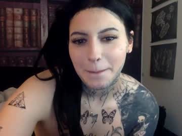 girl
        goth_thot cam image #152035