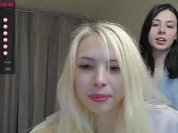girl
        heyshotup cam image #30052