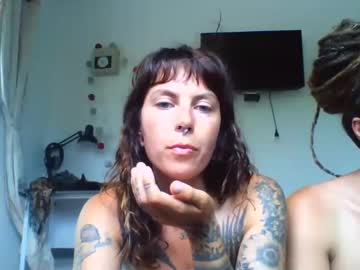 couple
        pixiecatfairy cam image #250230