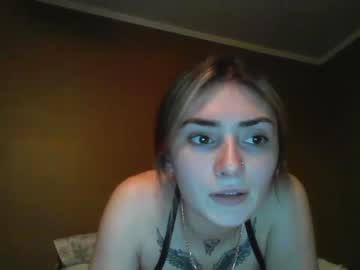 girl
        demiibear cam image #83358