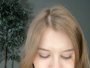 girl
        linettegrandon cam image #237922
