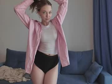 girl
        emy__lunar cam image #264917