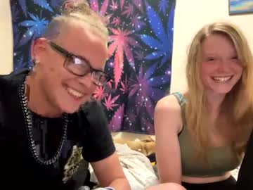 couple
        lilredandash cam image #182749