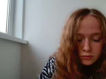 girl
        bonniecain cam image #118219