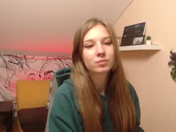 girl
        suziii_ cam image #76554