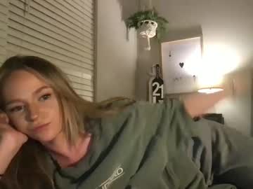girl
        paigegray cam image #165000