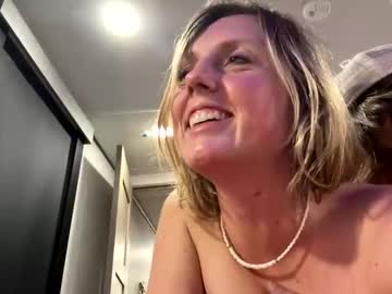 couple
        emiliepturner cam image #183438