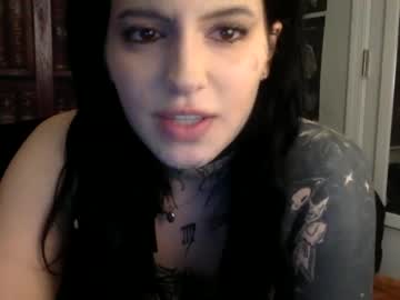 girl
        goth_thot cam image #151729