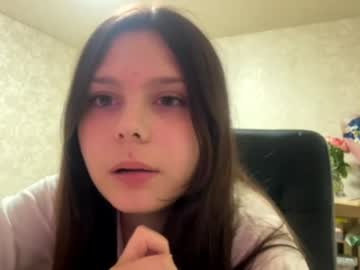girl Latina Sex Cam with kitty_shy89