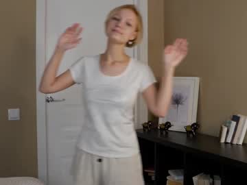 girl
        sheenagambell cam image #262659
