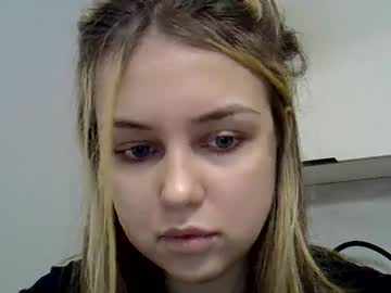 girl
        starshinex cam image #150174