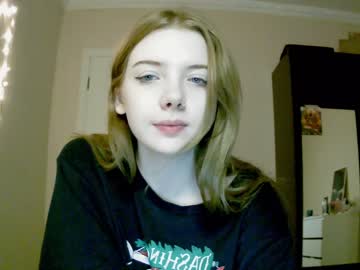 girl
        lilllylovyou cam image #124689