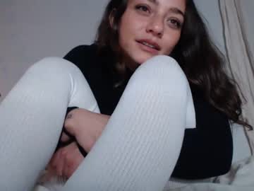 girl
        lucysroom8 cam image #50898