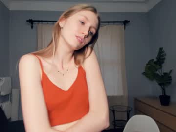 girl
        evamatthews cam image #59770