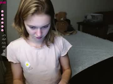 girl
        shy_mirabel cam image #9226