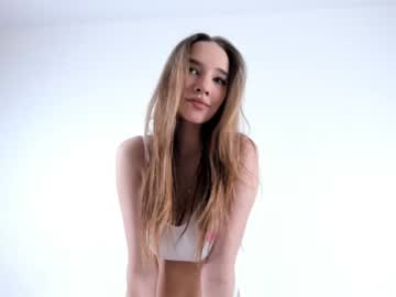 girl
        milana_gross cam image #83956