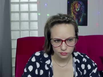 girl
        bright_lucy cam image #195832