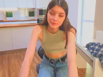 girl
        lucettagibbard cam image #197429