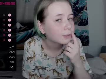 girl
        yoliverse cam image #35416