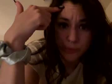 girl
        arielrayyy cam image #84814