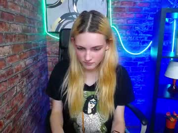 girl
        emily_willes cam image #108136