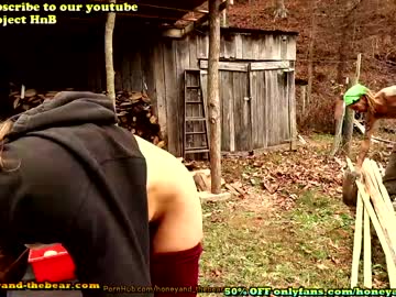 couple
        honeyand_thebear cam image #11692